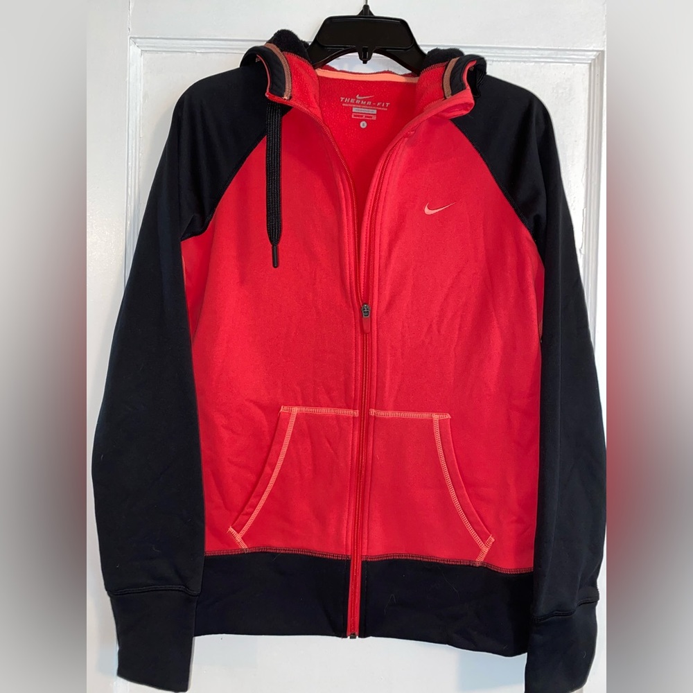 Nike Therma Fit Woman’s SZ Small zipper hoodie
